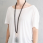 Preview: Frau mit Mala Kette