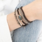 Preview: Frau mit Armband