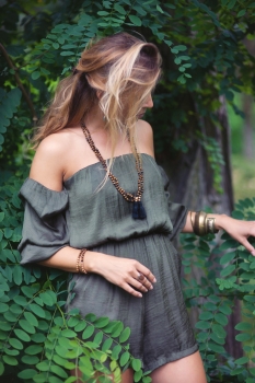Preview: Frau mit Mala Kette