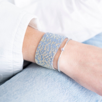 Preview: Frau mit Armband