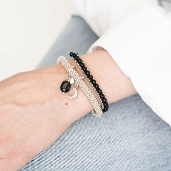 Preview: Frau mit Armband