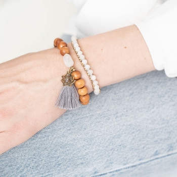 Preview: Frau mit Armband