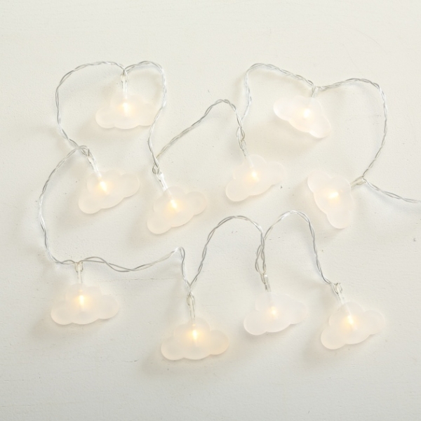 Lichterkette mit Wolken