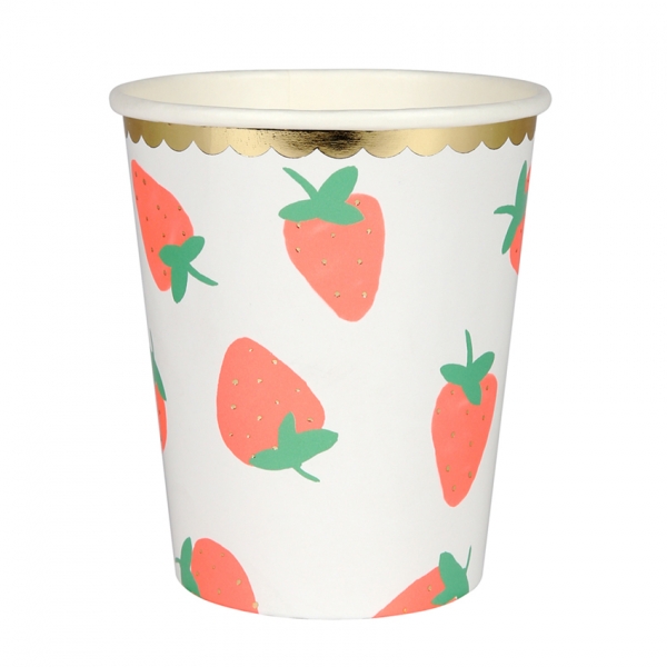 Pappbecher mit Erdbeeren