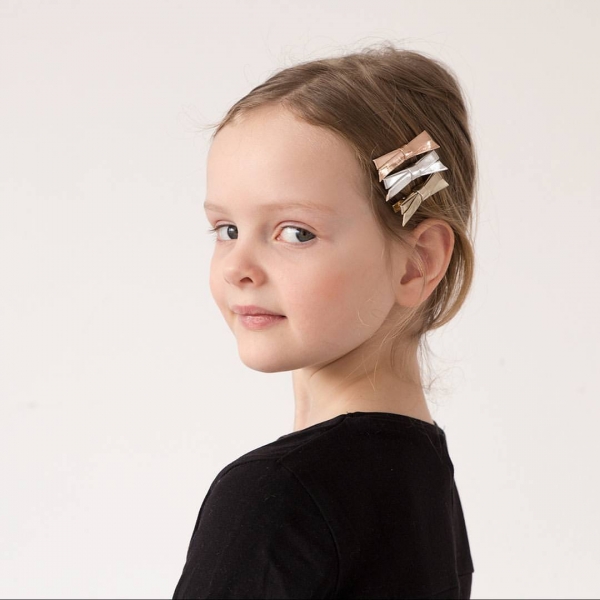 Kind mit braunem Haar