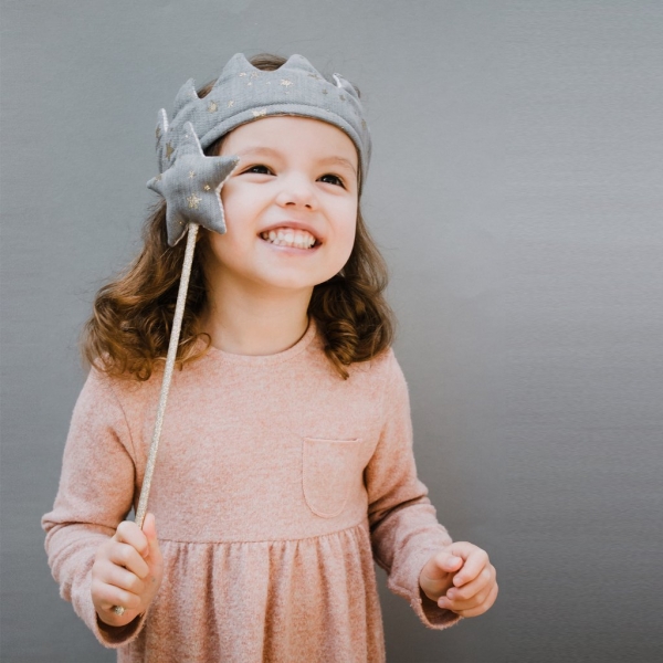 Kind mit braunem Haar