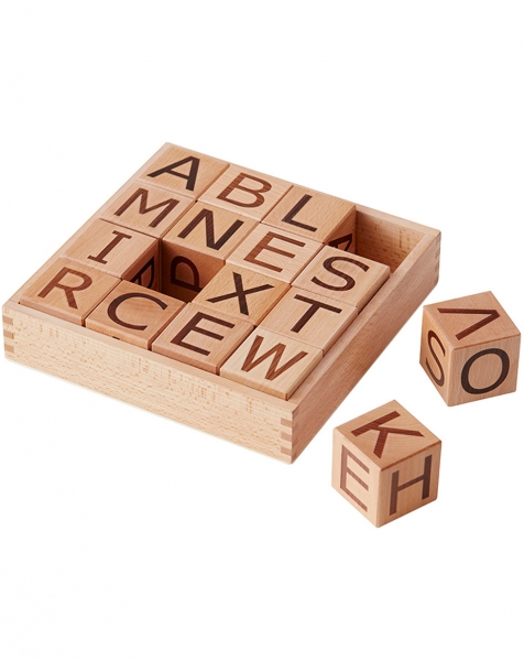 Holzbauklötze mit Buchstaben